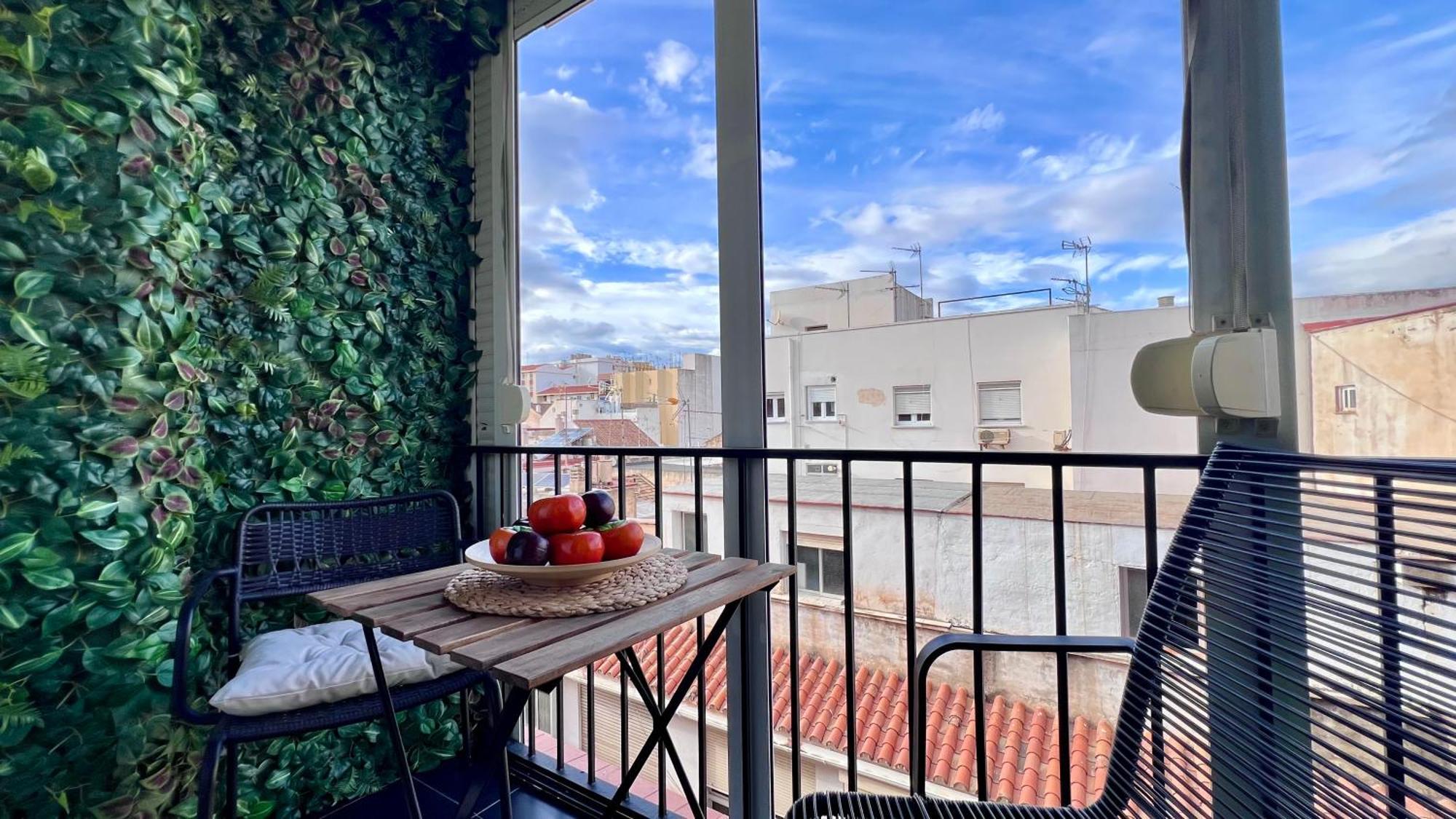 Cool, Modern And Snug 3br Peachy Málaga