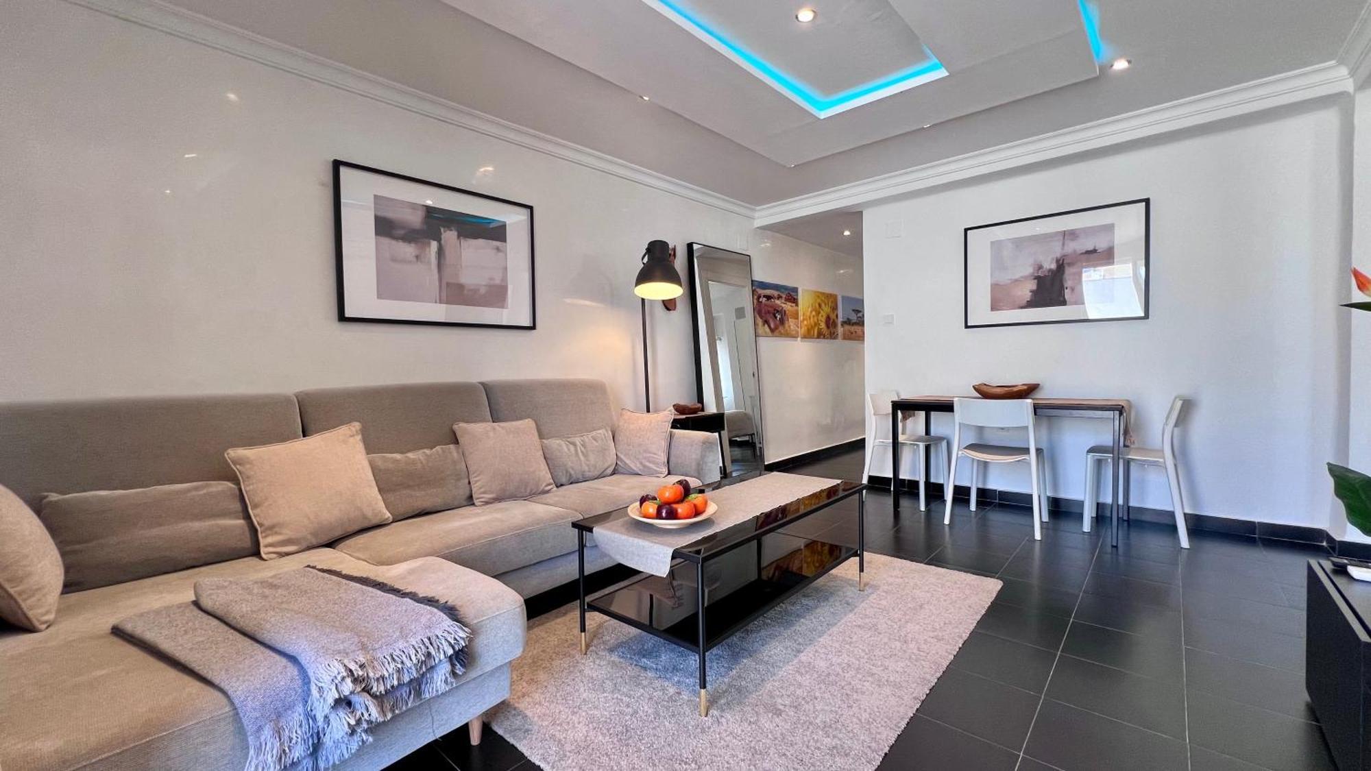 Cool, Modern And Snug 3br Peachy Appartamento