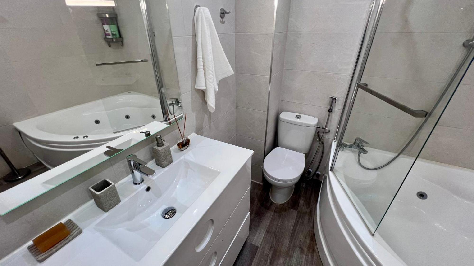 Appartamento Cool, Modern And Snug 3br Peachy Málaga
