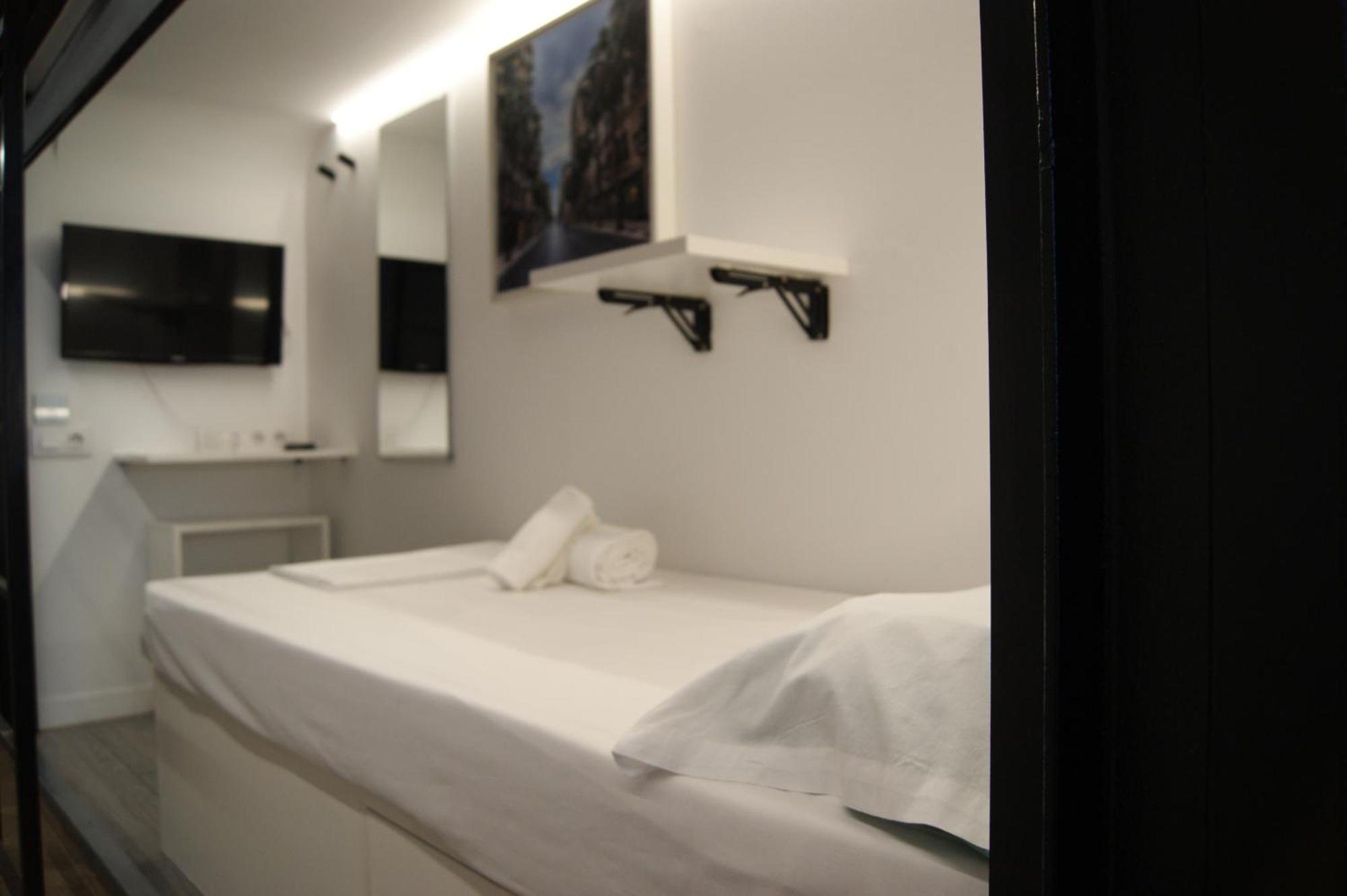 Capsule hotel M Pods 2*