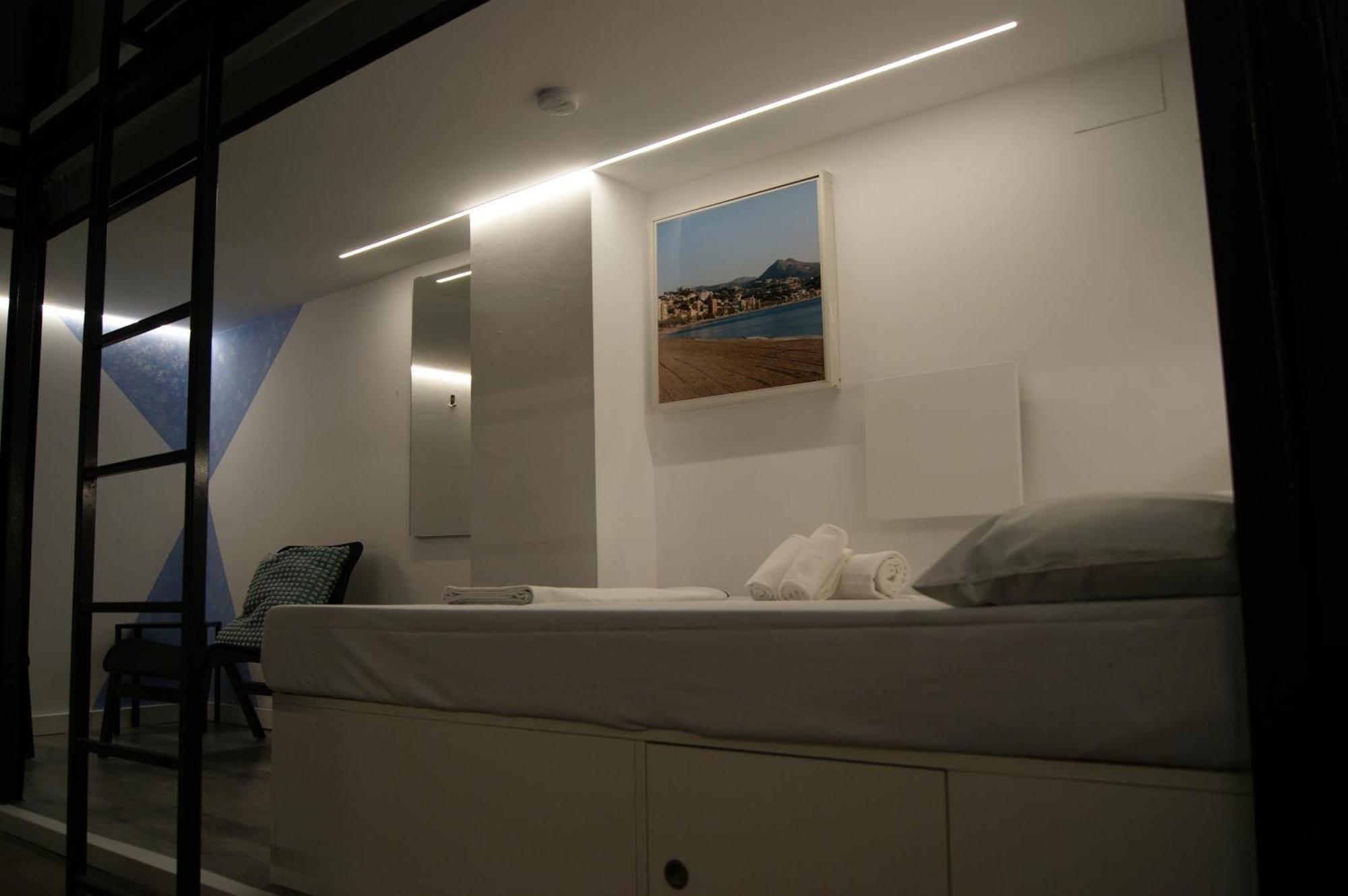 Capsule hotel M Pods