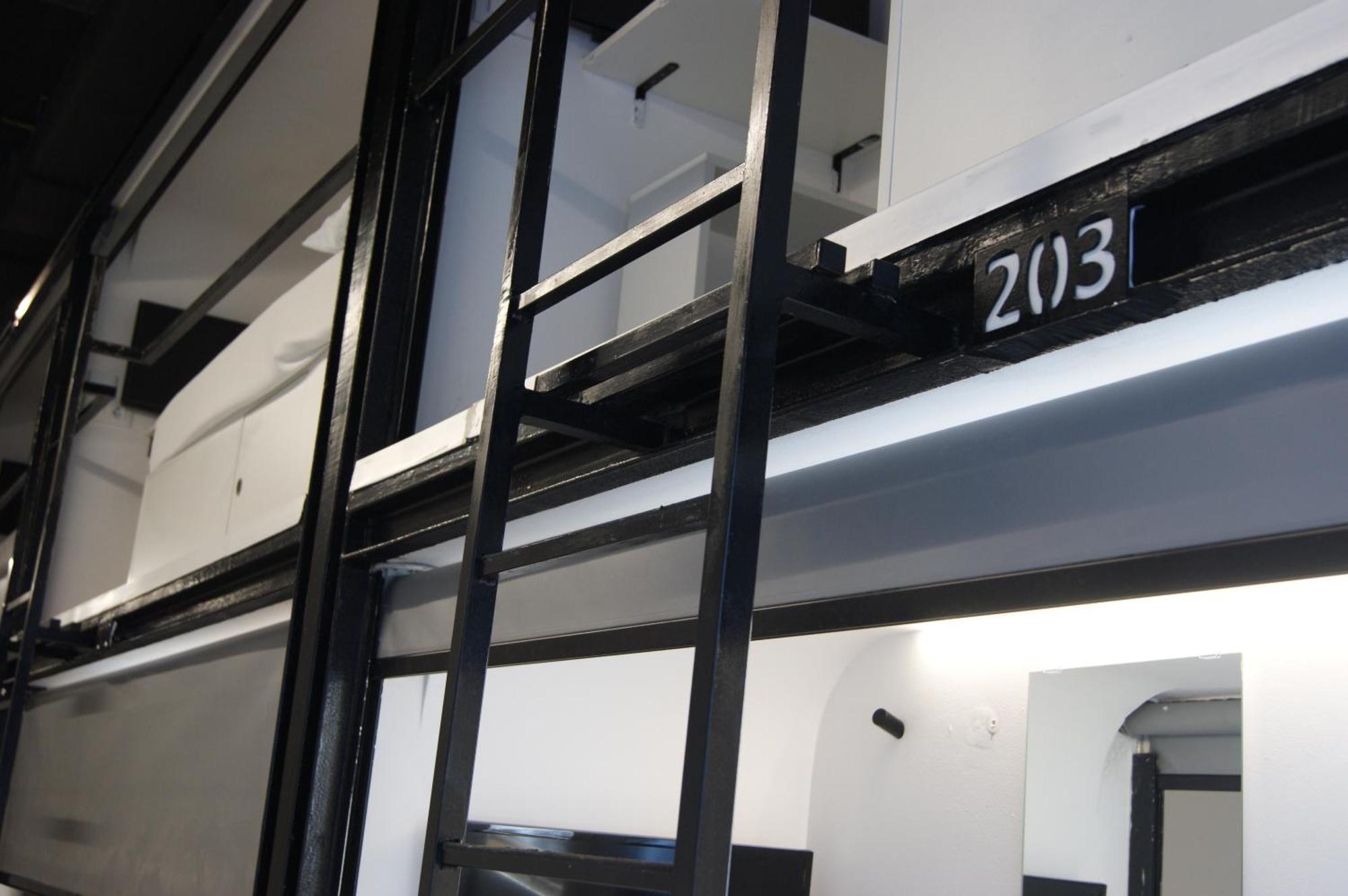 M Pods Capsule hotel 2*