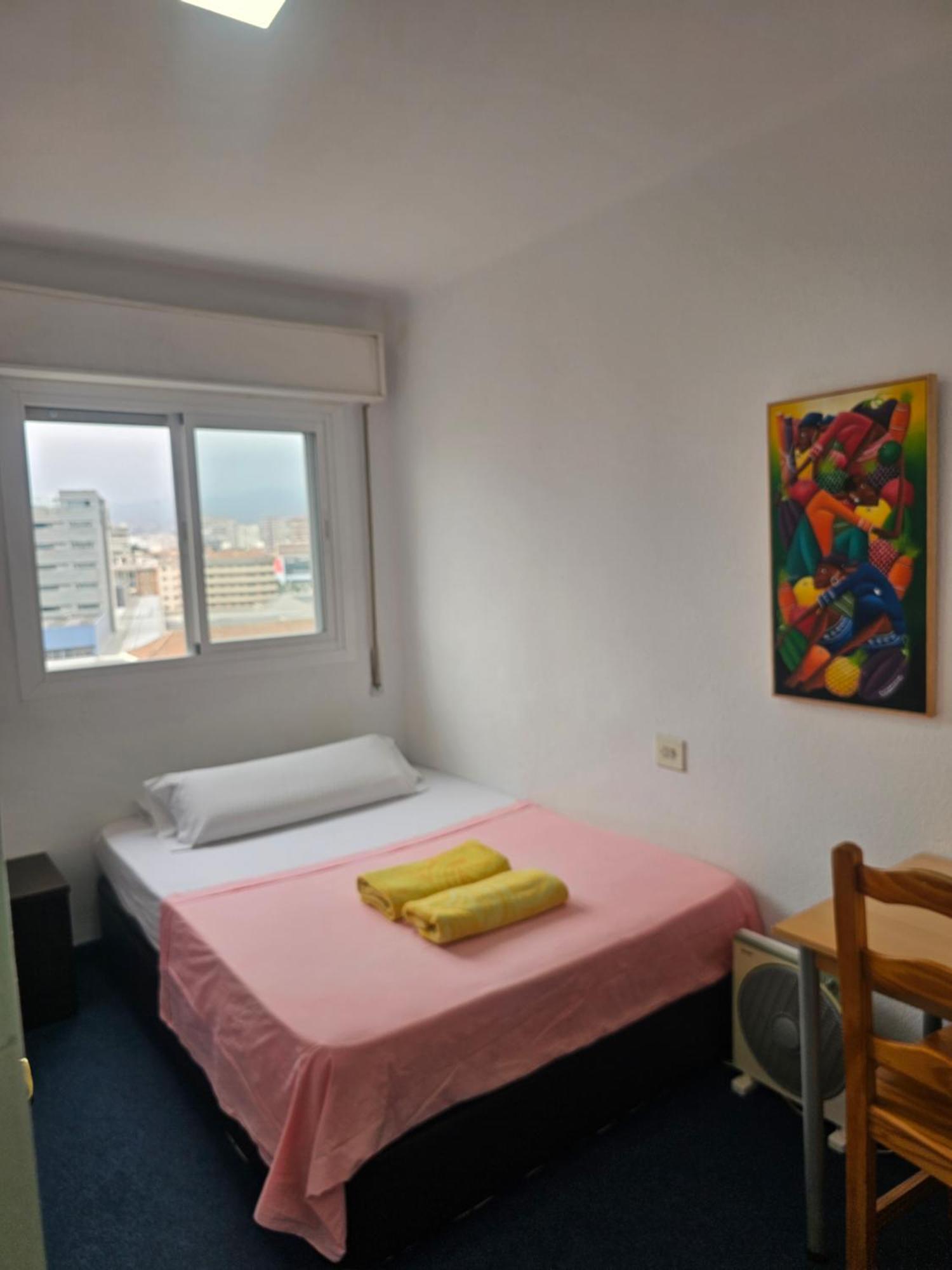 Privada Centro Cerca De La Estacion De Tren Maria Zambrano Y Del Centro Historico Y De La Playa Accommodatie bij particulieren *