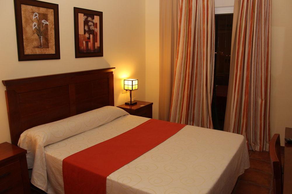 Casa Vazquez Hotell 2*