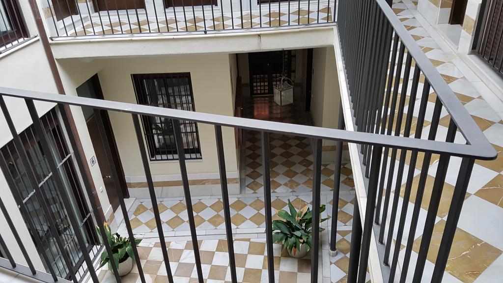 Lyrioshomes Treboles Málaga