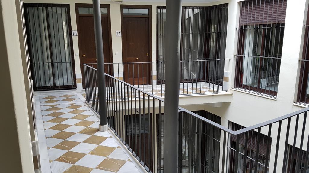 Lyrioshomes Treboles Apartamento Málaga