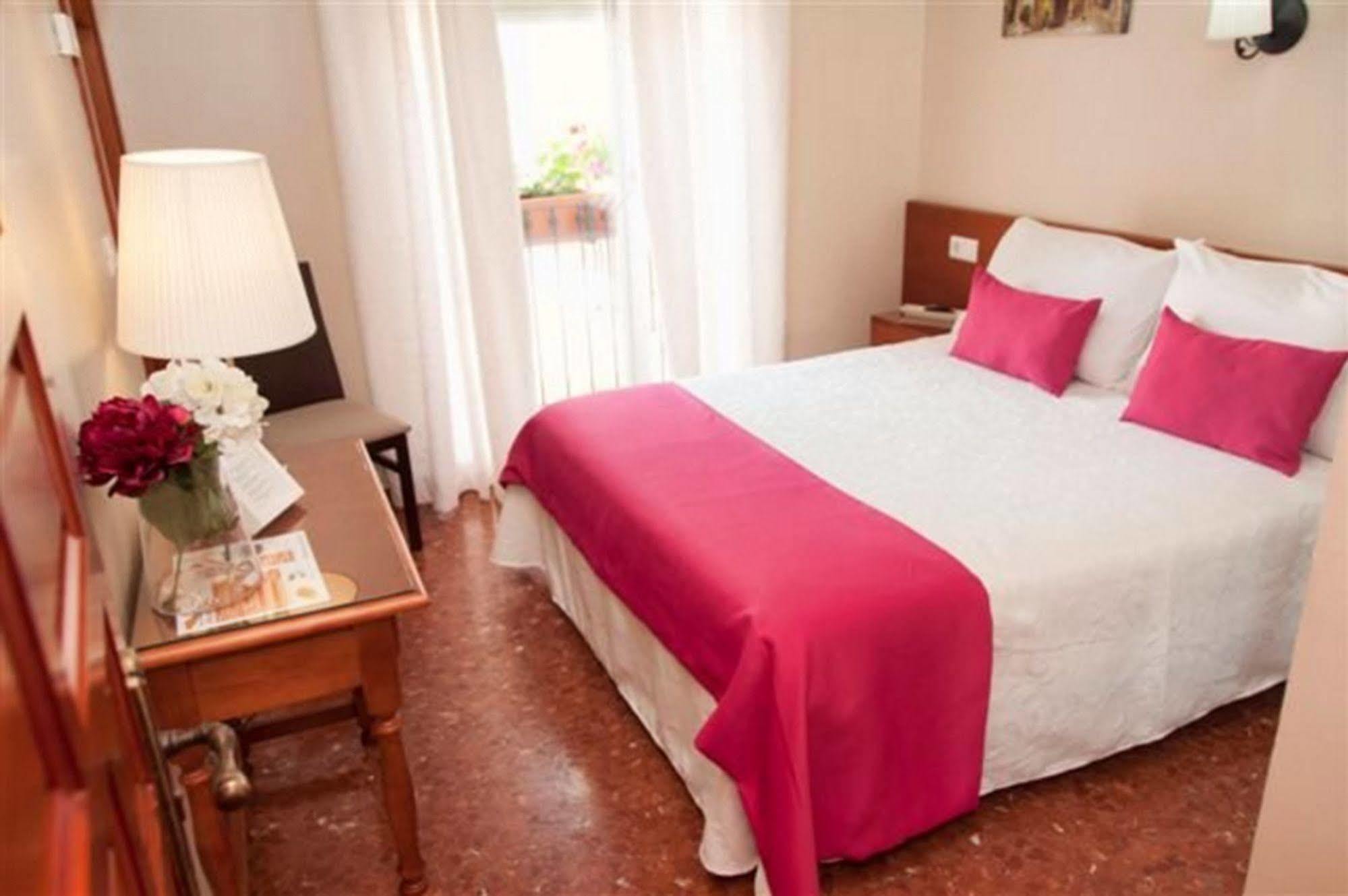 Romerito Hotell 2*