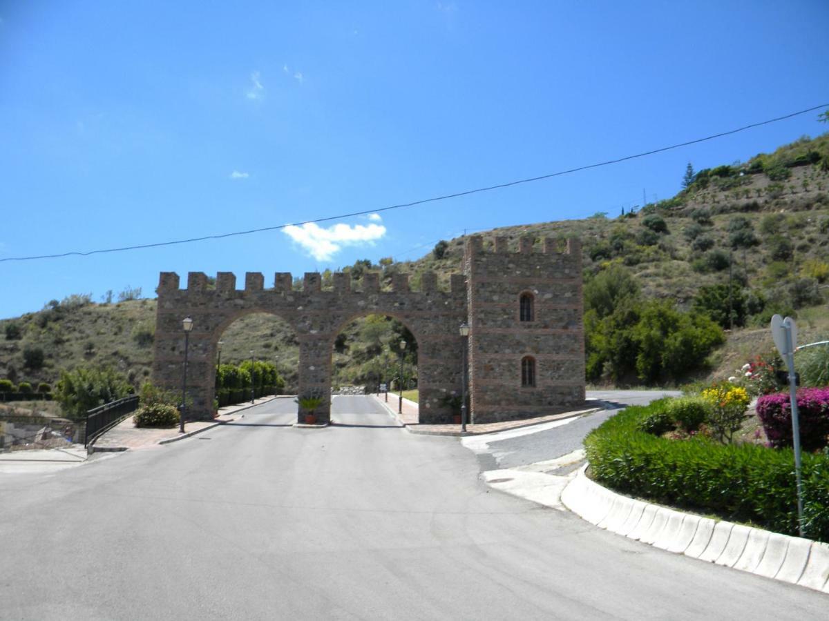 Moclinejo House *