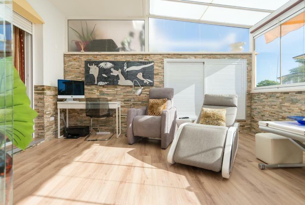 Appartement Lujo Al Lado Del Aeropuerto Parking Free Málaga