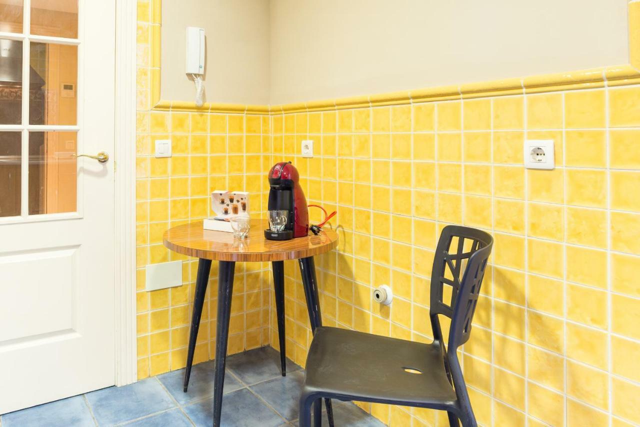Lägenhet Gr0-quiet Apartment, Private Backyard, Walk To Old Town Málaga