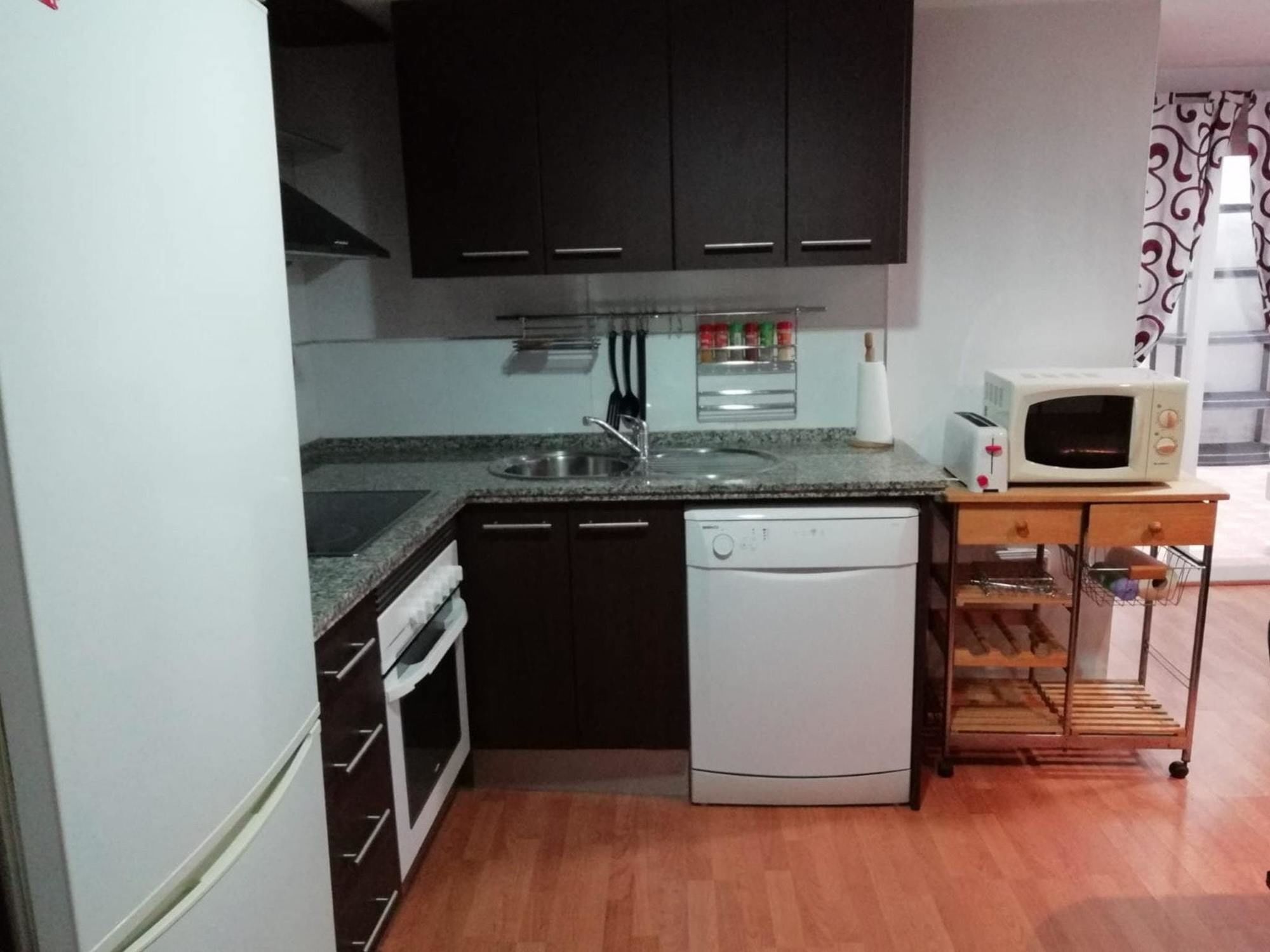 With One Bedroom In Malaga, With Wifi - 2 Km From The Málaga