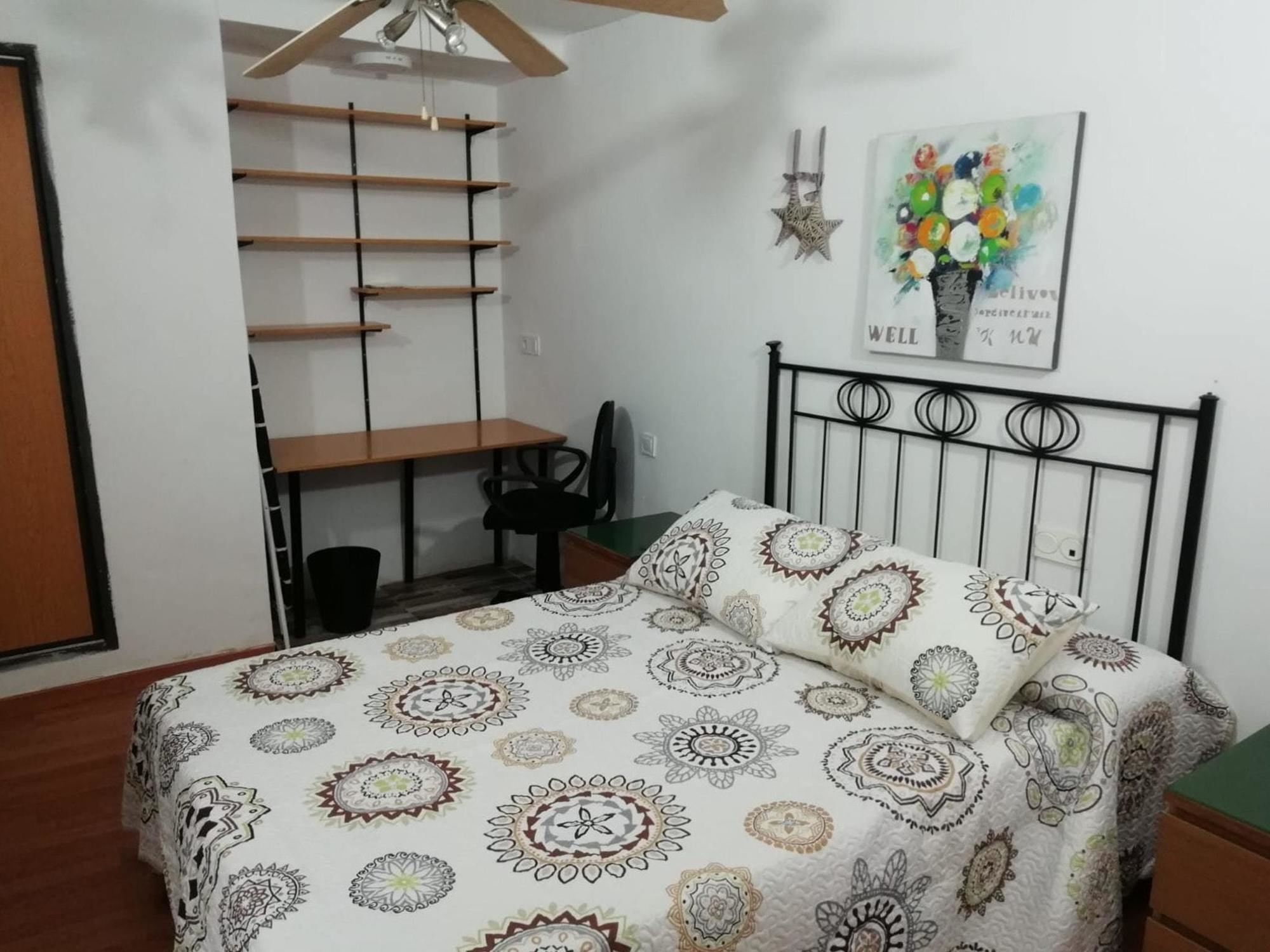With One Bedroom In Malaga, With Wifi - 2 Km From The