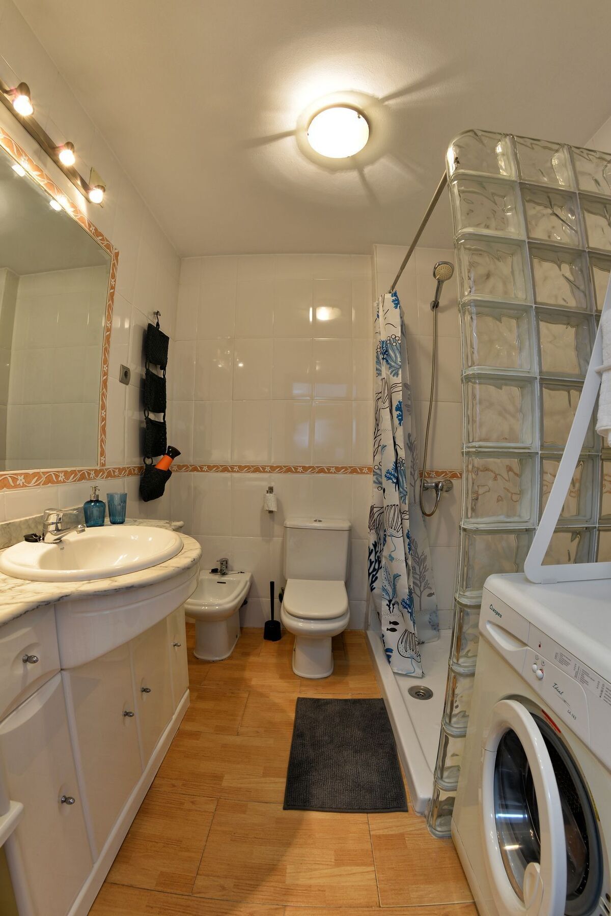 Cenacheros - Wondersisters Apartamento
