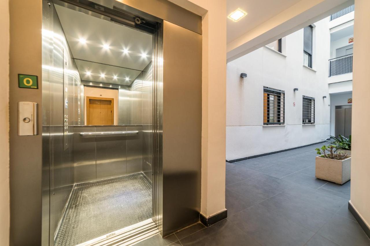 Picasso With Swimming Pool And Parking In The Center! Appartement