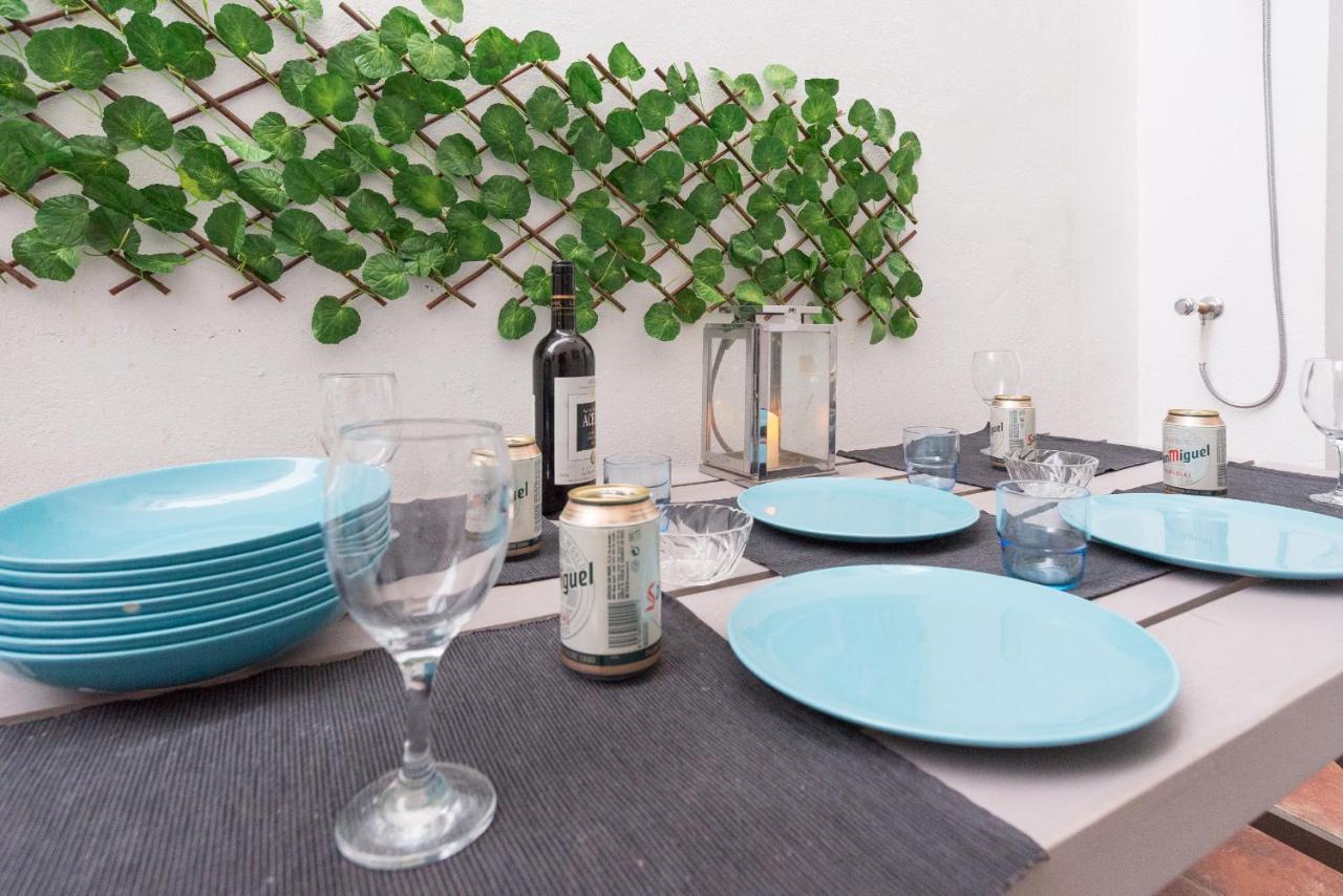 Gr0-quiet Apartment, Private Backyard, Walk To Old Town