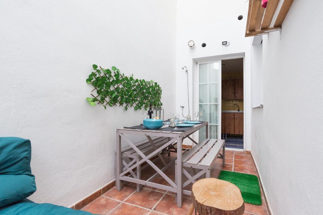 Gr0-quiet Apartment, Private Backyard, Walk To Old Town * Málaga